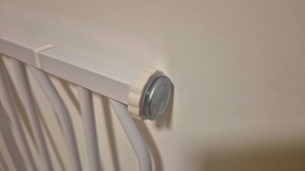 Vand grilaj metalic de protectie pentru camera copilului