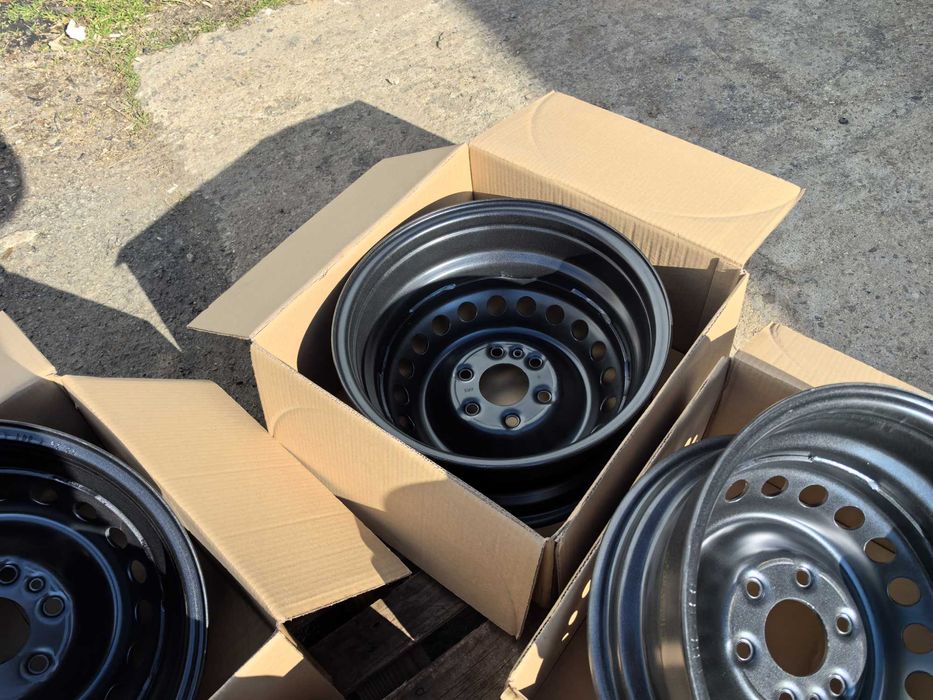 16 цола 6 х 125 мм Ивеко Дейли - Чисто нови