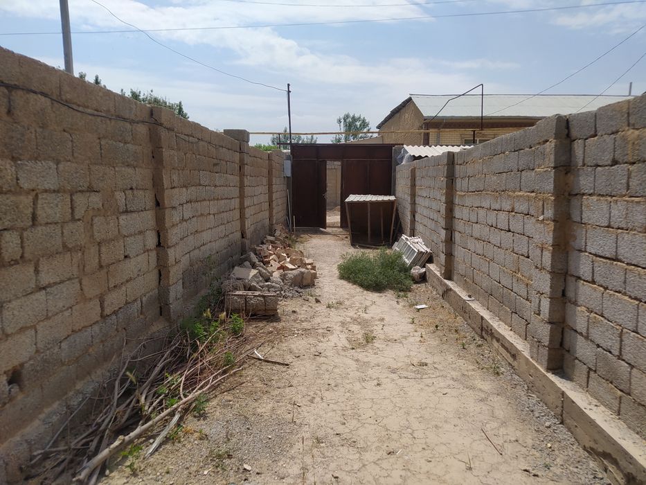 Qurilishi bitmagan uy