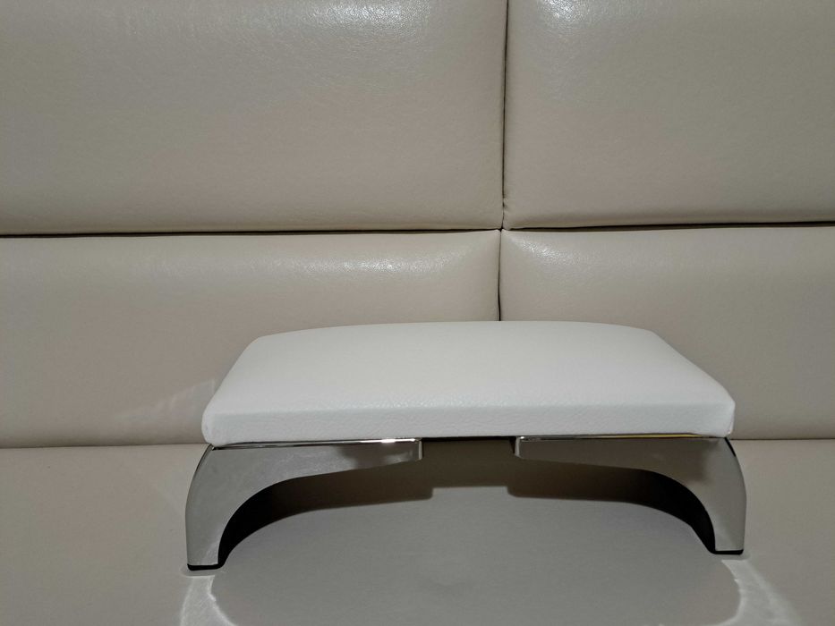 Поставка за ръце за маникюр.