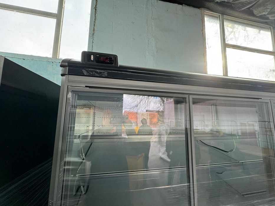 Vitrine frigorifice bauturi lactate mezeluri