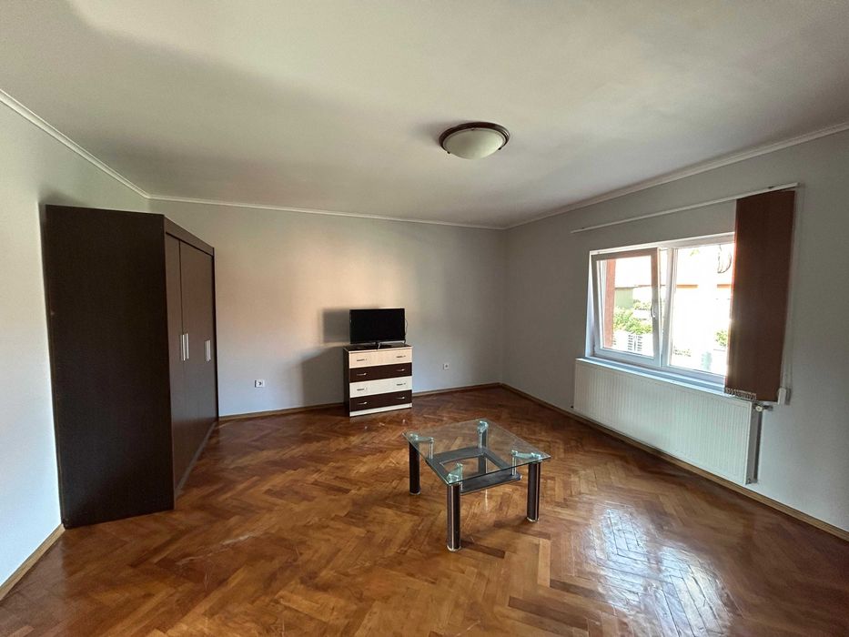 Apartament 2 de închiriat la casă, 2 camere, 70 mp, curte comună, zona Lidl, Sighișoara