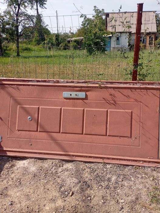 Продам металлическую дверь