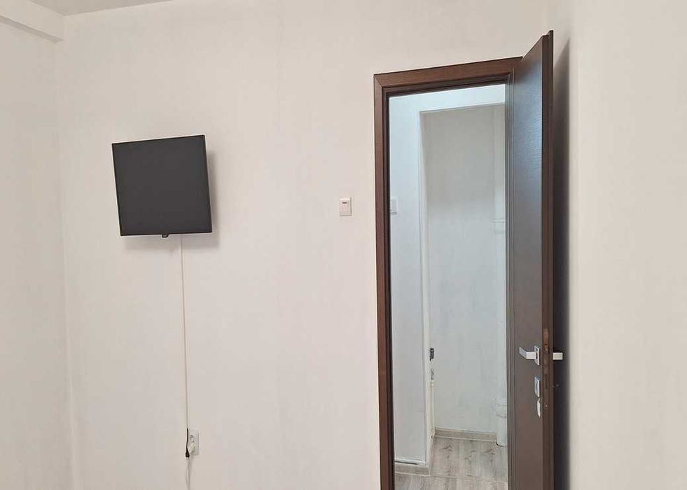Vand apartament renovat, cu centrala proprie, 2 camere Ferdinand