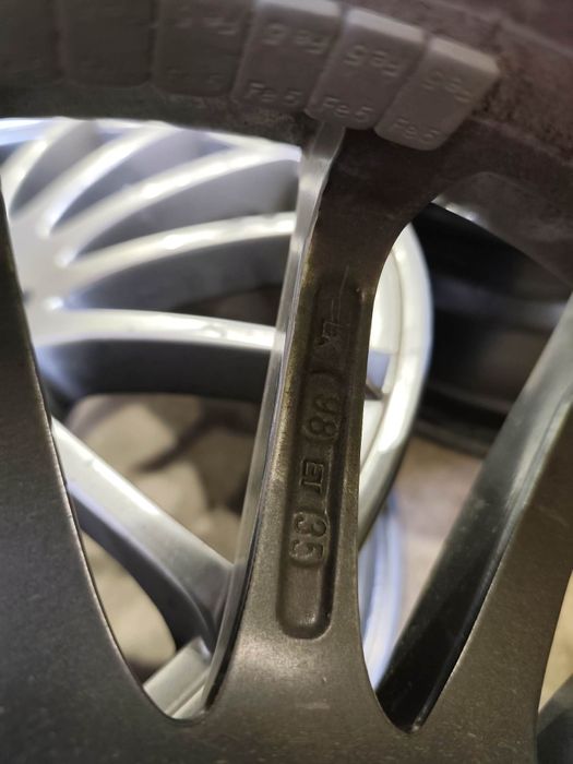 Джанти за Alfa Romeo 17” 5x98
Продавам комплект алуминиеви джанти за Alfa Romeo.
17 цола, междуболтово разстояние 5x98.
Прави и здрави, без заварки.
И