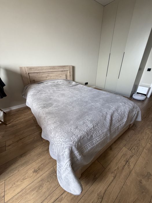 Двуспальная кровать