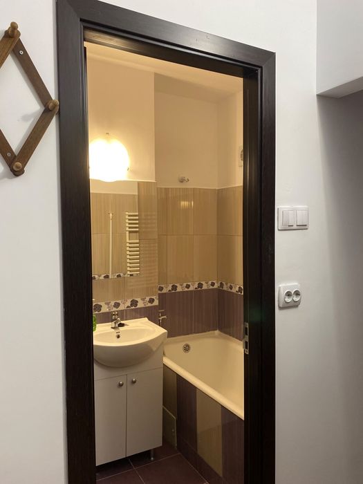 Închiriez apartament