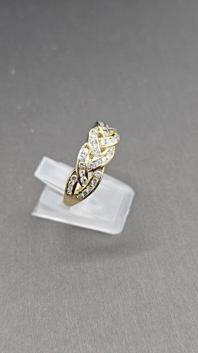 Луксозен пръстен 18K (750) с естествени диаманти | 5.44 гр | Infinity Weave Design