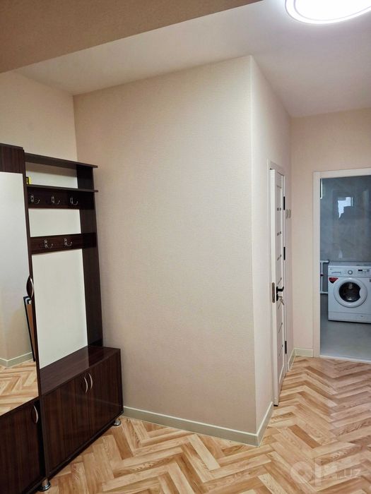 Beruniy met-si 4 xona oilaga. Uy egasidan.