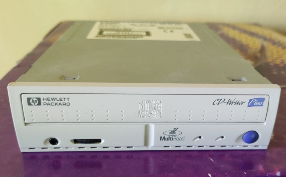 Компютърна кутия IBM eServer xSeries 205 (с захранване)