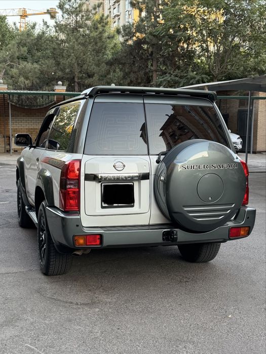 Nissan Patrol Y61
