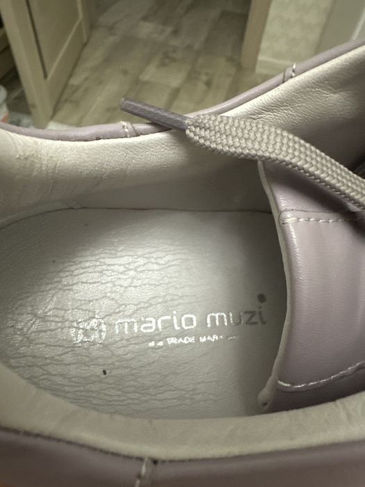 Продам женские кроссовки