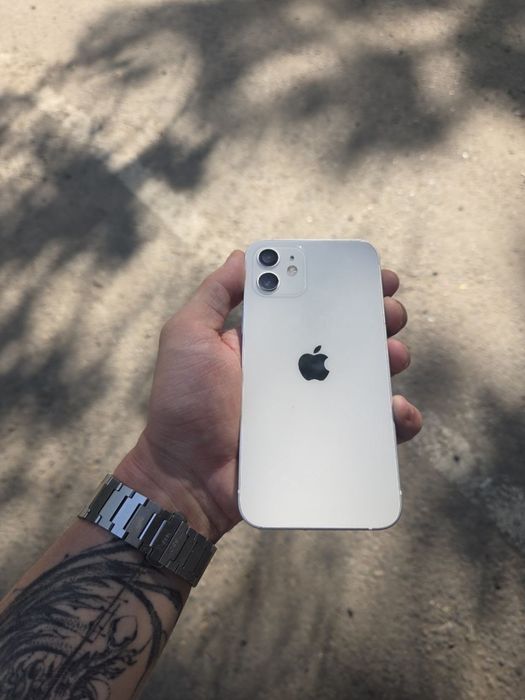 Iphone / 12 Белый
