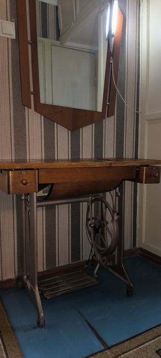 Швейная машинка ножная