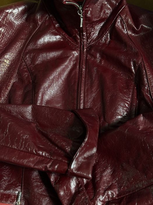 Кожаная куртка бордовая