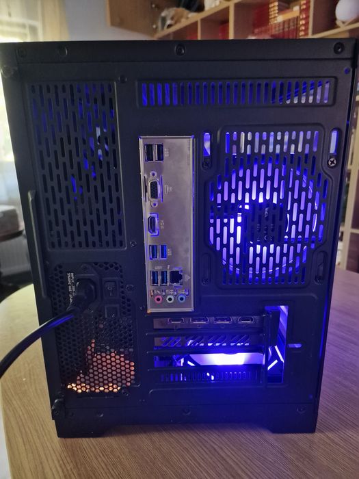 PC Gaming. 4060TI, i7 13700KF, 16gb DDR4 ram.