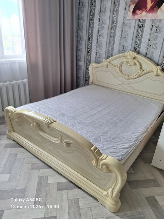Продам спальный гарнитур