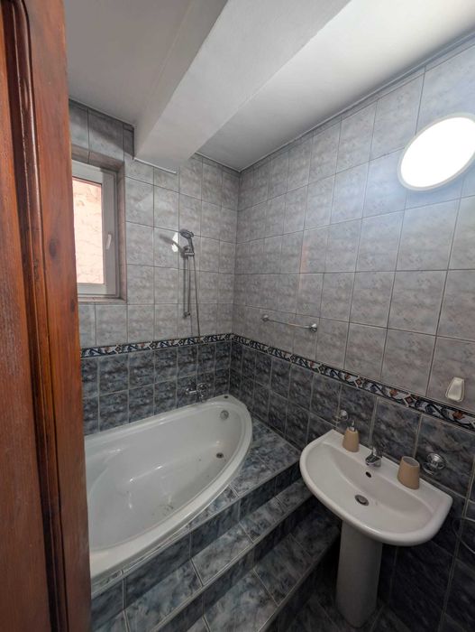 Apartament de 6 camere in vila