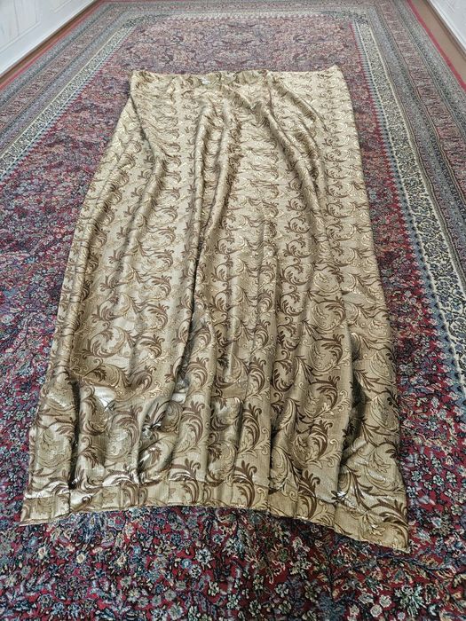 Parda qalini va chiroyli