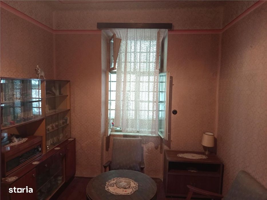 Oravita, Casa cu Spatiu Comercial, Zona Lacul Mic, Pret Negociabil