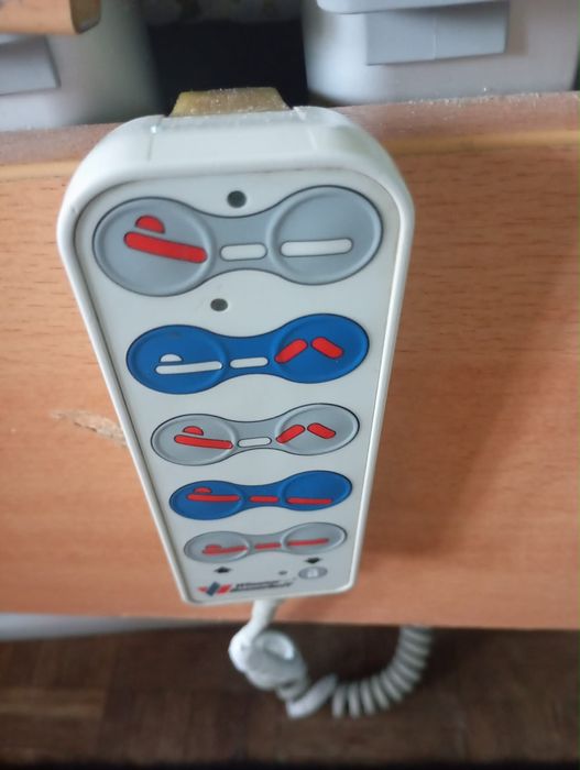 Pat medical electric Vitavia cu saltea - stare foarte buna