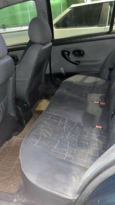 машина Peugeot 406