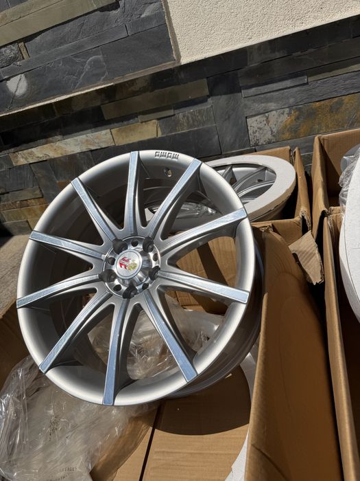 Jante MOMO Corse Ten-S R19 5x112