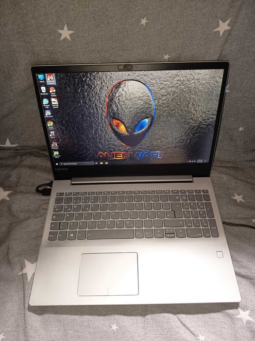 Laptop esport gaming Lenovo Ideapad 720-15IKB core i5 7200u, Radeon RX550x 2gb ddr5, ram 12gb ddr4, hdd 1TB, tastatura iluminata