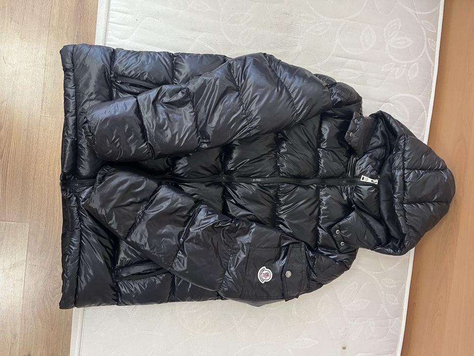 Ново яке Moncler Maya – размер L, черно