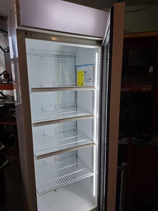 Frigider Vitrina profesională