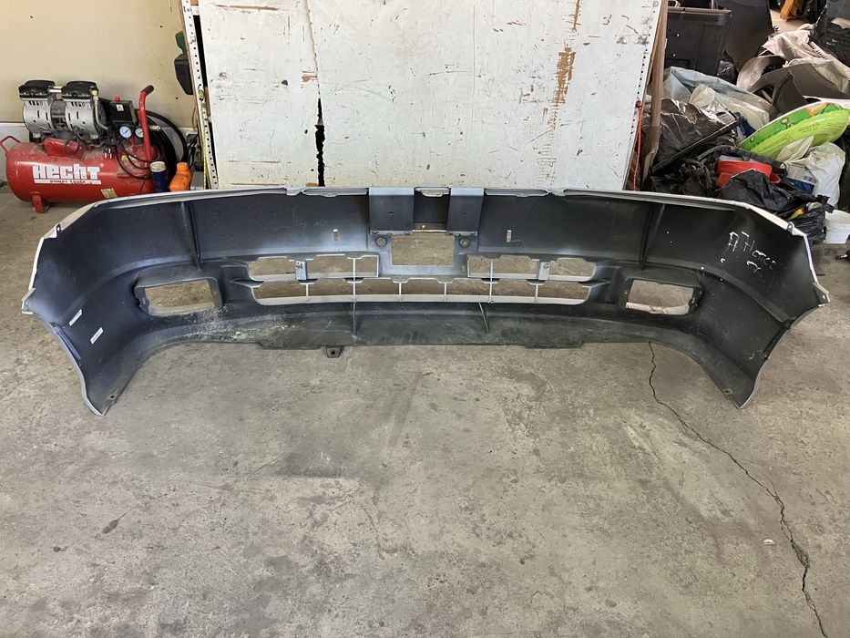 Предна броня за Toyota Hiace Тойота Хиейс 2006-2012г