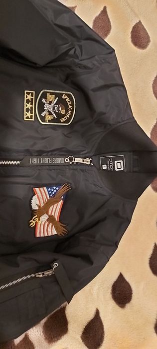 Vand geaca marimea L in stare foarte buna