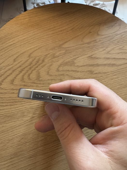 Iphone 16 Pro 256GB гаранция до 01.10.2026