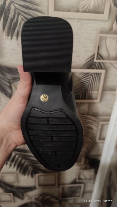 Продам ботильоны женские