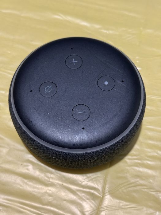 Amazon Echo Dot 3rd Gen Alexa - смарт колонка със зарядно