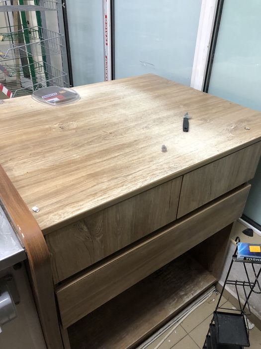 Стелажи и бюро за каса