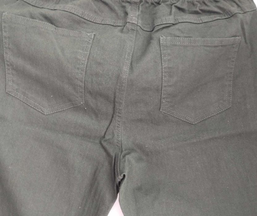 Vand pantaloni tip Jeansi