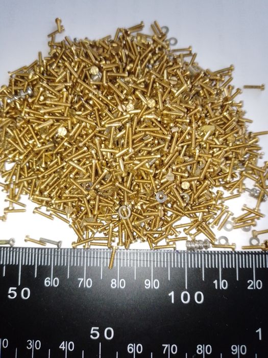 Латунные болты .