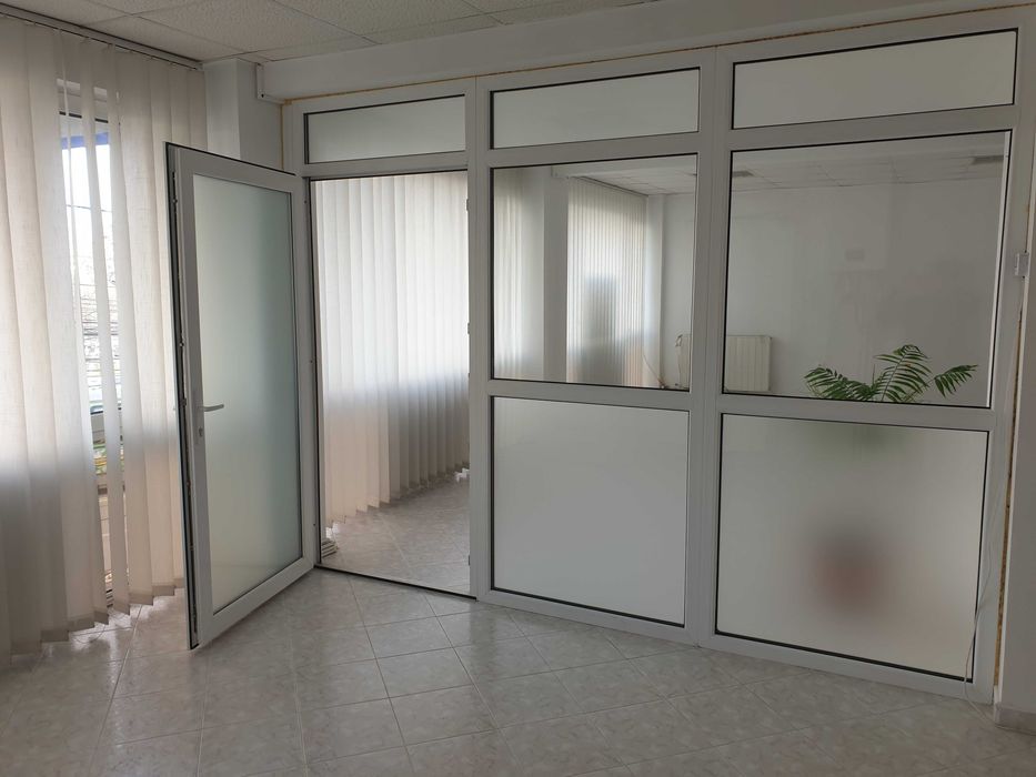 SPATIU BIROU 70 mp cu suprafete vitrate si casete luminoase (ultracentral)