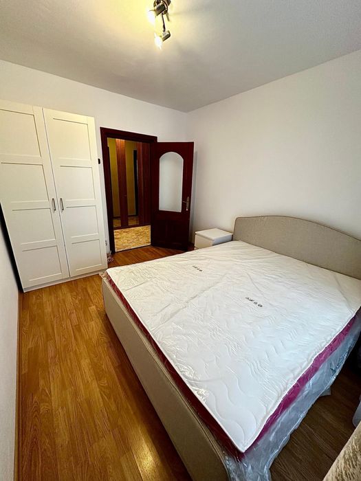 Închiriez apartament 3 camere