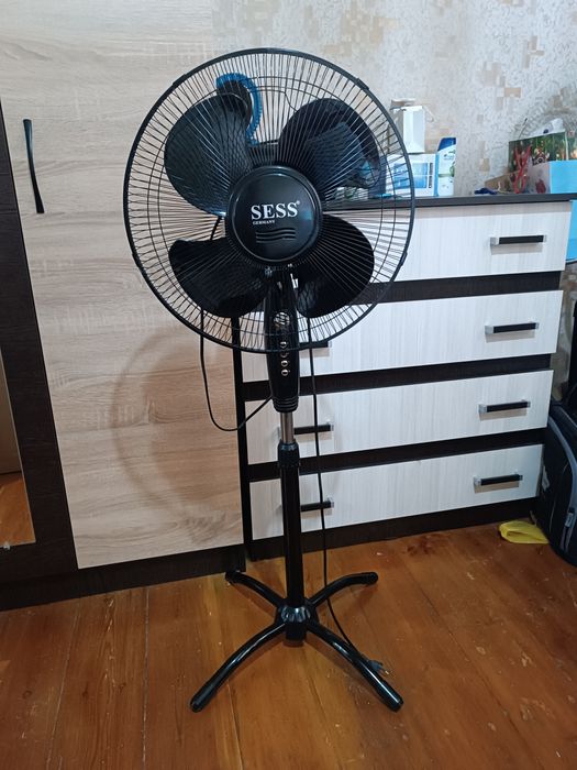 Напольный вентилятор