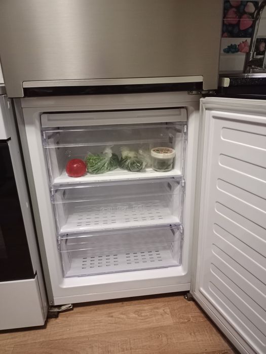 Продам срочно холодильник Beko nео frost