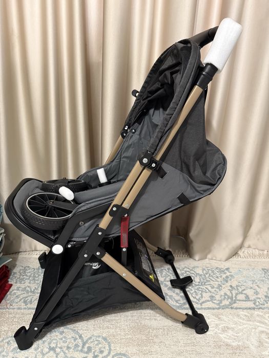 Продам новую прогулочную коляску