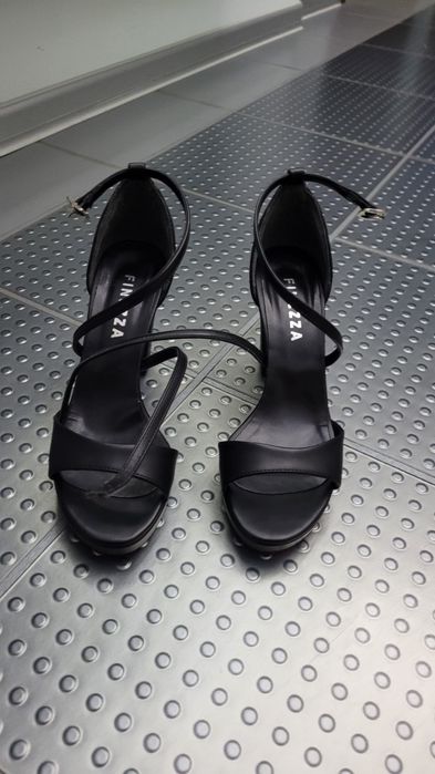 Дамски сандали на висок ток