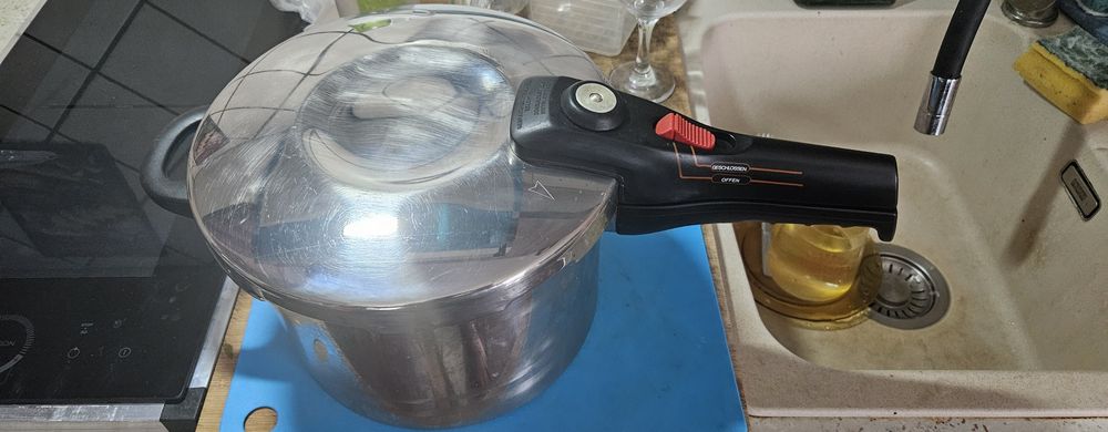 Тенджера под налягане