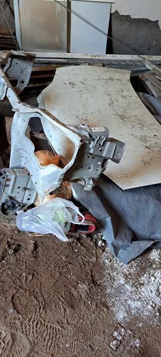 Продаётся капот и телевизор