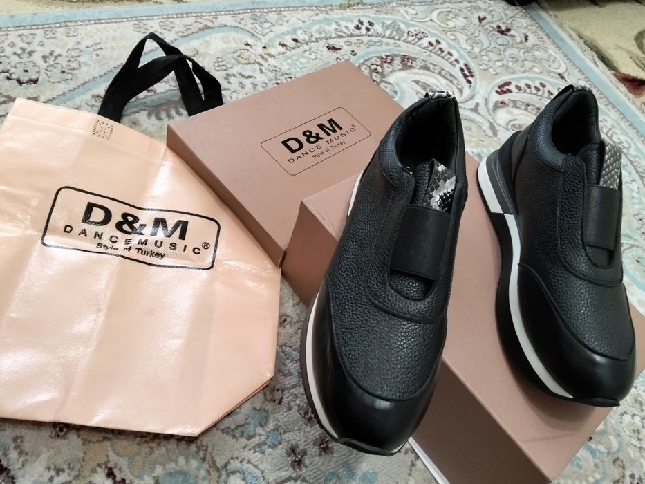 Продам новые кроссовки