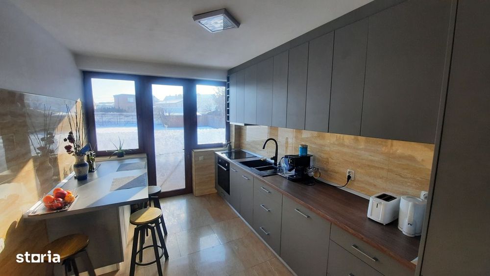 Casă spațioasă, 4 dormitoare, 1.514 mp teren, garaj | zonă centrală