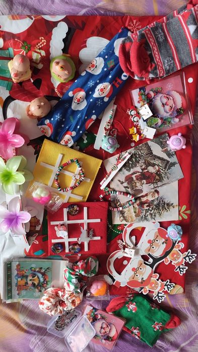 Коледни пакети изненада