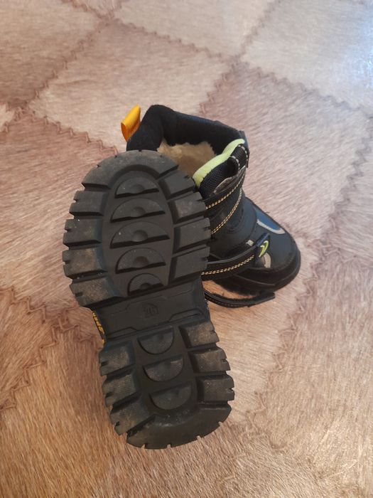 Продам детскую обувь